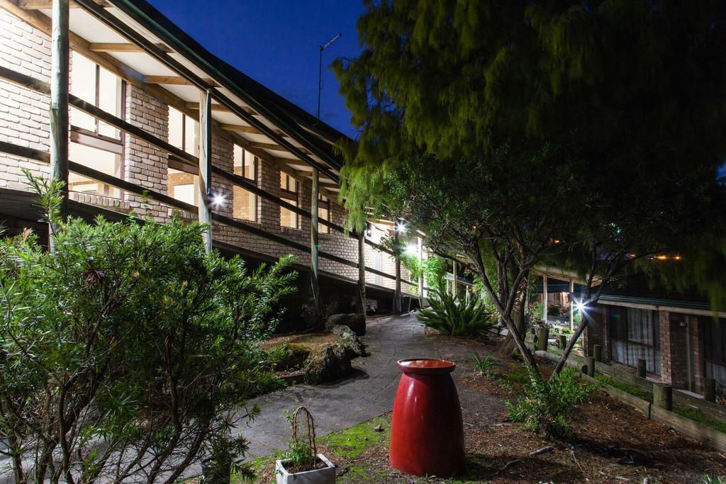 Farnham Court Motel And Restaurant Morwell Exterior photo