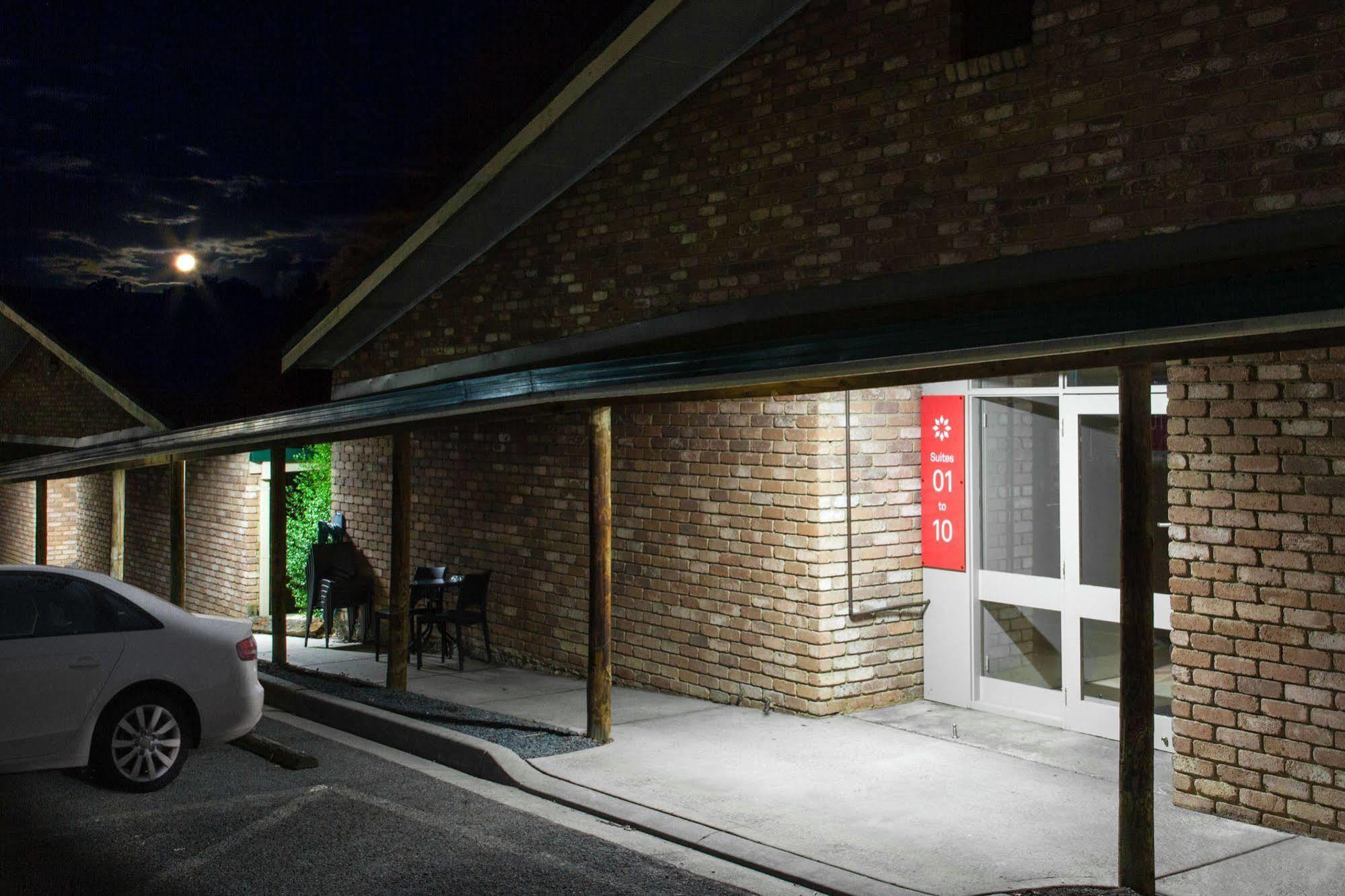 Farnham Court Motel And Restaurant Morwell Exterior photo