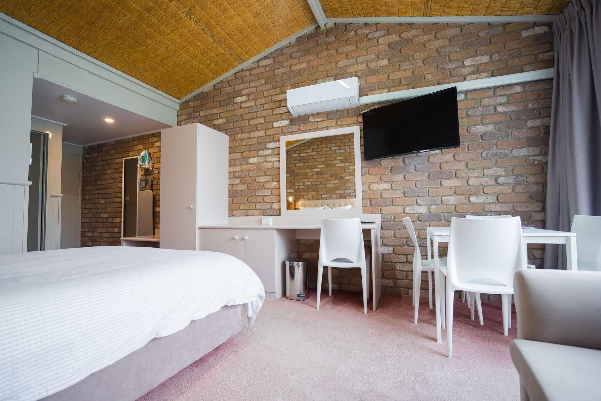 Farnham Court Motel And Restaurant Morwell Exterior photo