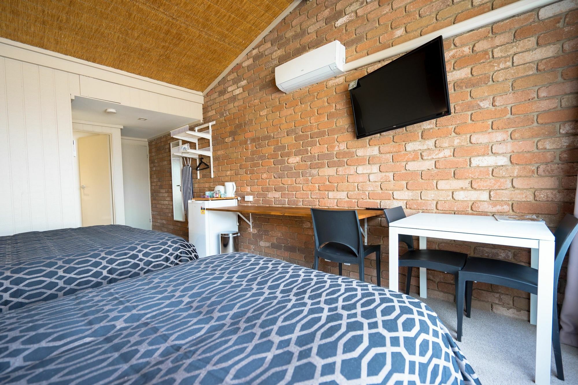 Farnham Court Motel And Restaurant Morwell Exterior photo